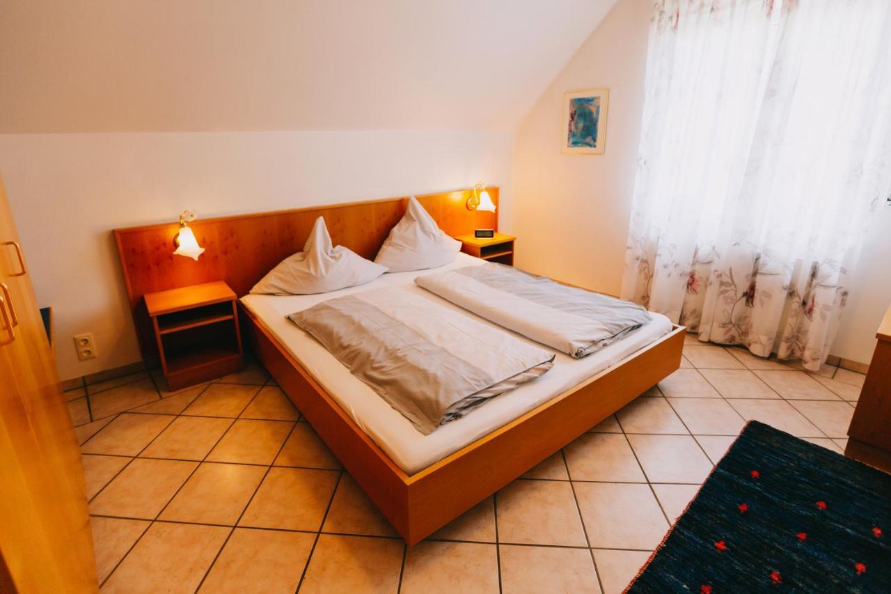 Bio-Weingut Staffelter Hof Guest House Krov Luaran gambar