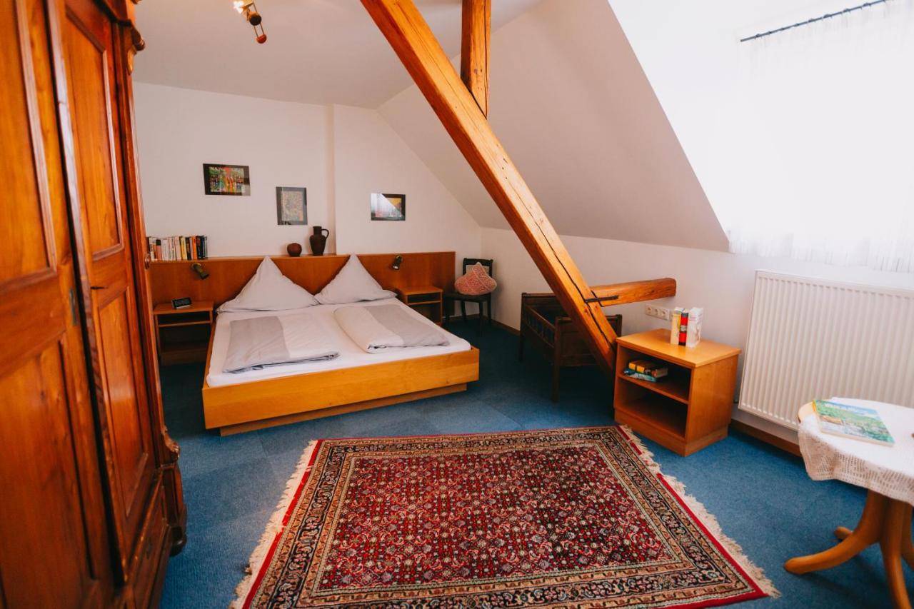 Bio-Weingut Staffelter Hof Guest House Krov Luaran gambar