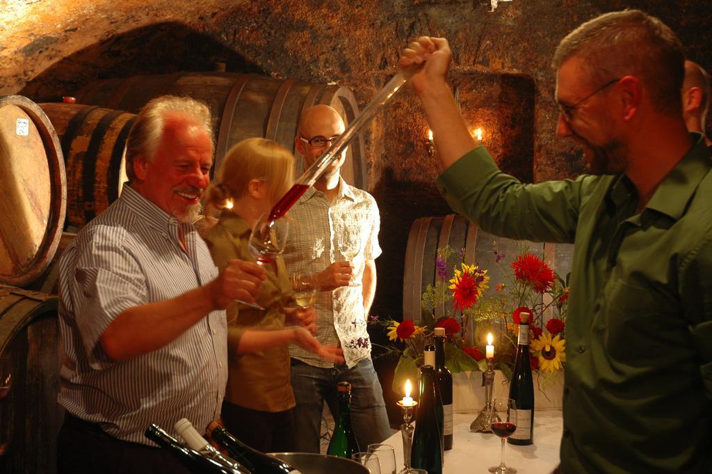 Bio-Weingut Staffelter Hof Guest House Krov Luaran gambar